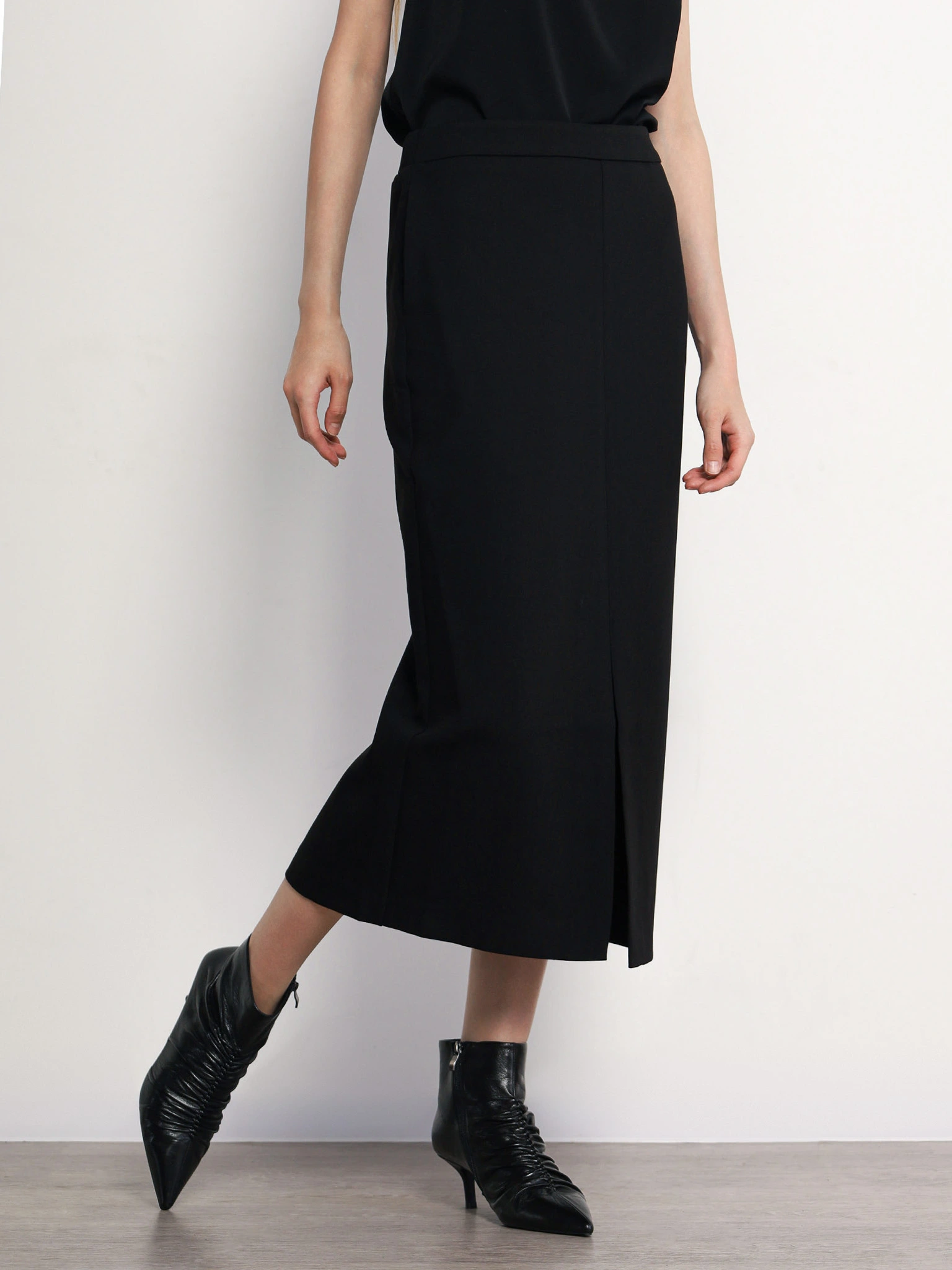 Юбка черного цвета с эластичным поясом